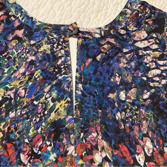 CAbi #3093 Stained Glass Keyhole Sleeveless Blouse Blue Floral | Size XL - Picture 13 of 13